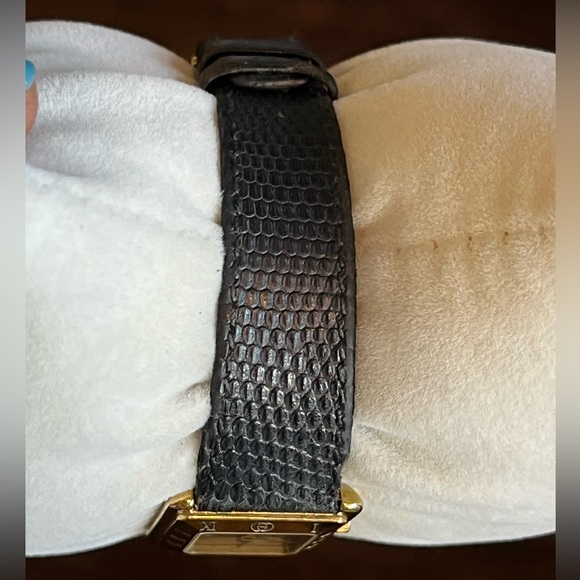 Gucci 4200L black Dial gold plated Ladies Watch - Picture 6 of 14